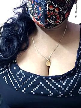 mallu-sumi online show from 04-19-26, 06:10