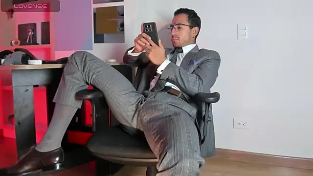 pablo-rincon95 online show from 12-05-25, 11:52