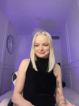 Snapshot of horny_blondiee chatting on 03-22-25, 11:32 horny blondiee online show from 03-22-25, 11:32