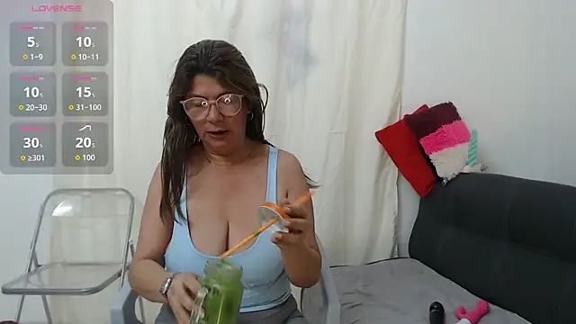 Aranza-Queen online show from 10-31-25, 01:56