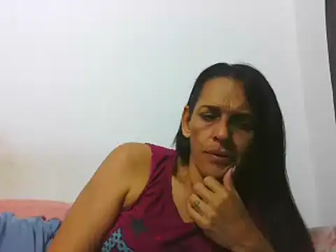 Snapshot of latinbrunettet chatting on 01-22-25, 12:38 latinbrunettet online show from 01-22-25, 12:38