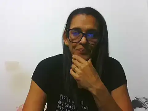 Snapshot of latinbrunettet chatting on 02-15-25, 09:26 latinbrunettet online show from 02-15-25, 09:26