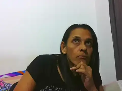 Snapshot of latinbrunettet chatting on 02-19-25, 08:20 latinbrunettet online show from 02-19-25, 08:20