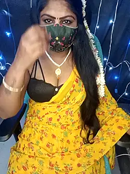 Snapshot of honey-sexy chatting on 12-13-24, 11:45 honey-sexy online show from 12-13-24, 11:45