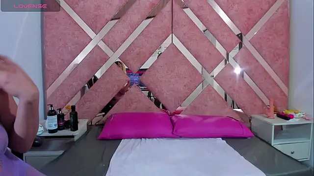 Lucy White   online show from 11-25-25, 09:15