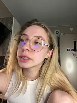 Snapshot of Kitty_Katrine chatting on 05-11-26, 04:04 Kitty Katrine online show from 05-11-26, 04:04