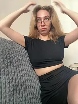 Snapshot of Kitty_Katrine chatting on 05-23-26, 12:20 Kitty Katrine online show from 05-23-26, 12:20