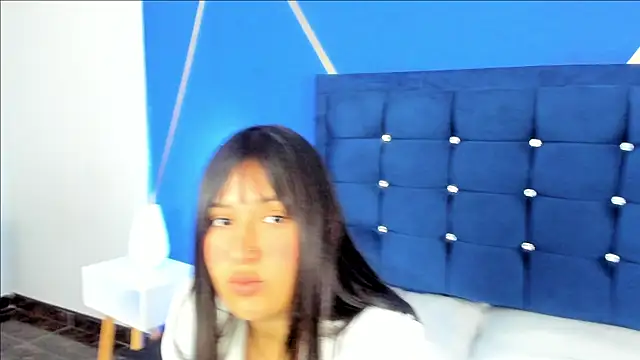 Snapshot of AndreaBlack chatting on 02-18-25, 01:33 AndreaBlack online show from 02-18-25, 01:33