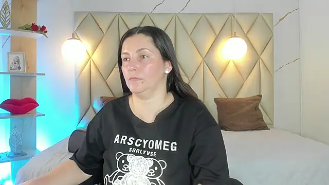 Snapshot of angelswets chatting on 06-14-26, 01:13 angelswets online show from 06-14-26, 01:13