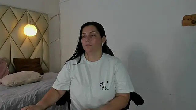Snapshot of angelswets chatting on 07-15-26, 02:44 angelswets online show from 07-15-26, 02:44