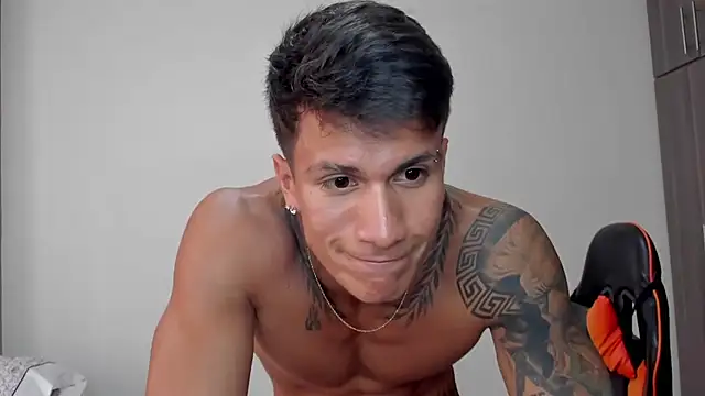 pettergrey1 online show from 02-04-26, 08:25