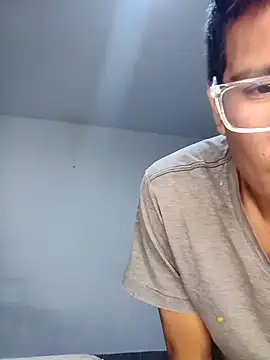 Snapshot of PequeArely chatting on 01-11-25, 06:45 PequeArely online show from 01-11-25, 06:45