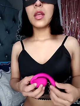 Snapshot of PequeArely chatting on 02-16-25, 08:00 PequeArely online show from 02-16-25, 08:00