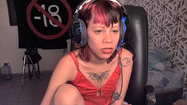 Snapshot of Liv_Alt chatting on 07-01-26, 01:45 Liv Alt online show from 07-01-26, 01:45