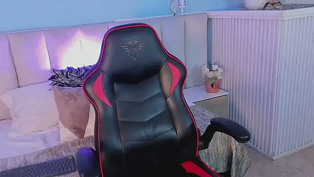 Snapshot of dayanne07 chatting on 02-08-25, 02:05 dayanne07 online show from 02-08-25, 02:05