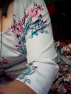 Snapshot of gunjan22 chatting on 09-12-25, 06:02 gunjan22 online show from 09-12-25, 06:02