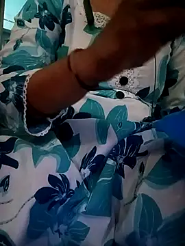 Snapshot of gunjan22 chatting on 09-17-25, 09:55 gunjan22 online show from 09-17-25, 09:55