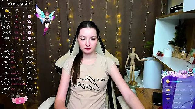 Snapshot of Fairyy_Moon chatting on 12-26-24, 06:01 Fairyy Moon online show from 12-26-24, 06:01