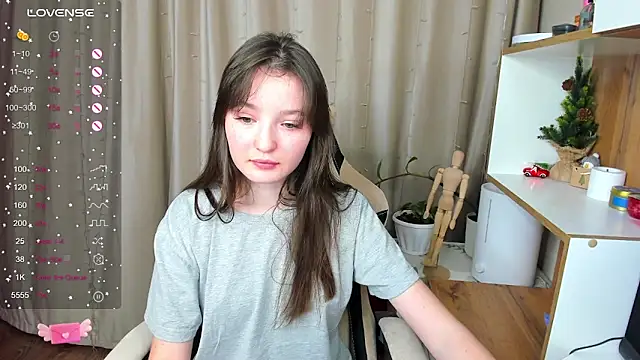 Snapshot of Fairyy_Moon chatting on 01-17-25, 02:28 Fairyy Moon online show from 01-17-25, 02:28