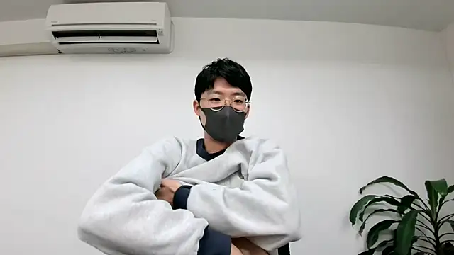 Snapshot of TakuryuJPN chatting on 12-15-24, 09:31 TakuryuJPN online show from 12-15-24, 09:31