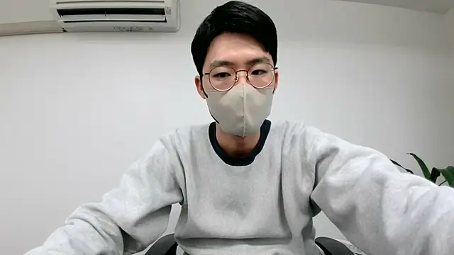 Snapshot of TakuryuJPN chatting on 01-31-25, 11:56 TakuryuJPN online show from 01-31-25, 11:56