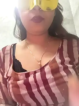 Snapshot of Shanaya_Hotty chatting on 12-07-24, 06:37 Shanaya Hotty online show from 12-07-24, 06:37