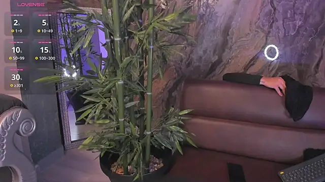 Alahia Dangelo online show from 11-04-25, 05:23