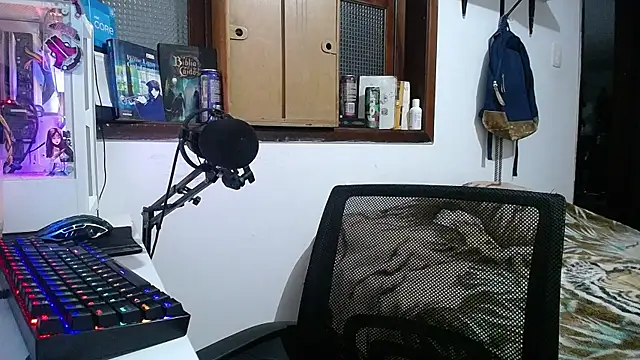 Snapshot of esjrobles chatting on 01-31-25, 03:30 esjrobles online show from 01-31-25, 03:30
