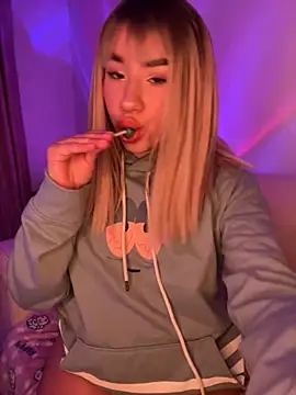 Im Valen Cute online show from 10-17-25, 02:37