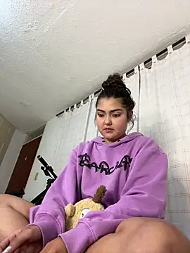 Snapshot of gabbyfoox chatting on 12-13-24, 02:21 gabbyfoox online show from 12-13-24, 02:21