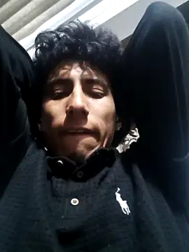 Snapshot of alexander32r chatting on 11-13-25, 03:16 alexander32r online show from 11-13-25, 03:16