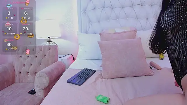 Snapshot of MonserratPeters chatting on 01-16-25, 11:06 MonserratPeters online show from 01-16-25, 11:06