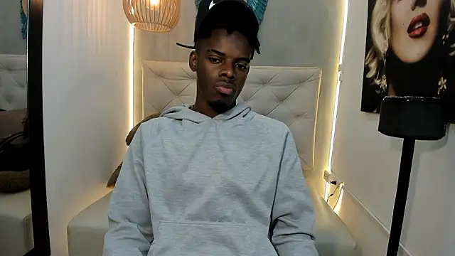 Snapshot of royce_ebony chatting on 03-19-26, 02:37 royce ebony online show from 03-19-26, 02:37