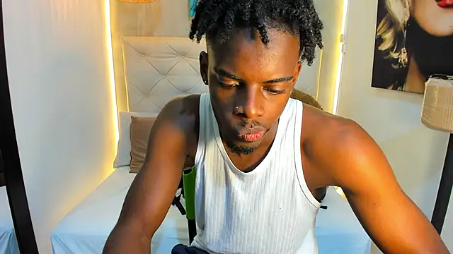 Snapshot of royce_ebony chatting on 04-29-26, 02:37 royce ebony online show from 04-29-26, 02:37