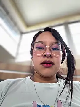 Liulee online show from 12-16-25, 04:34