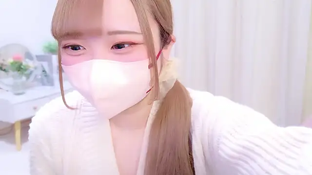 Snapshot of MAIKA_pyon chatting on 02-17-26, 12:40 MAIKA pyon online show from 02-17-26, 12:40