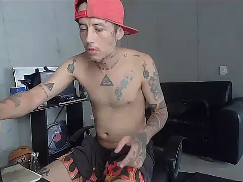 Snapshot of patrik_tattoo_ chatting on 04-10-26, 04:23 patrik tattoo online show from 04-10-26, 04:23