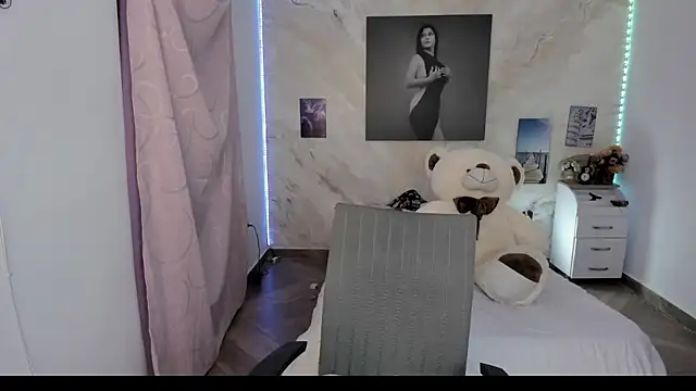 alinabozz1 online show from 04-11-26, 03:33