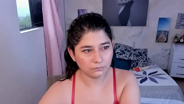 Snapshot of alinabozz1 chatting on 04-30-26, 10:25 alinabozz1 online show from 04-30-26, 10:25