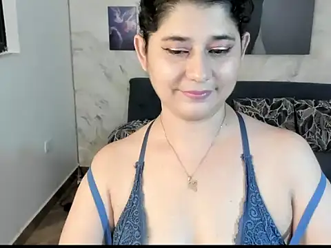 Snapshot of alinabozz1 chatting on 06-08-26, 02:23 alinabozz1 online show from 06-08-26, 02:23