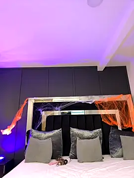 emilie xx  online show from 10-24-25, 09:33