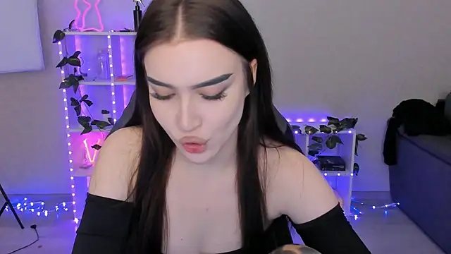 Snapshot of Melanie_N chatting on 12-03-24, 11:22 Melanie N online show from 12-03-24, 11:22