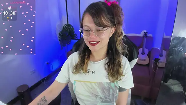 Snapshot of blackberrys_ chatting on 10-13-25, 01:44 blackberrys  online show from 10-13-25, 01:44