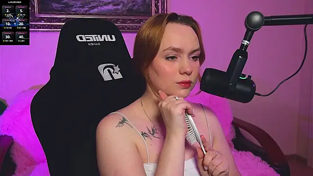 Snapshot of Kari_Lunna chatting on 12-08-24, 03:32 Kari Lunna online show from 12-08-24, 03:32