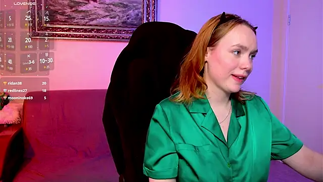 Snapshot of Kari_Lunna chatting on 12-14-24, 07:07 Kari Lunna online show from 12-14-24, 07:07