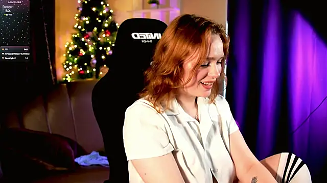 Snapshot of Kari_Lunna chatting on 12-19-24, 06:12 Kari Lunna online show from 12-19-24, 06:12