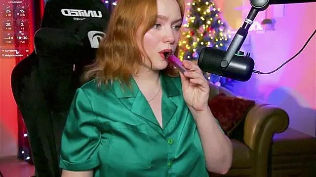 Snapshot of Kari_Lunna chatting on 12-21-24, 06:52 Kari Lunna online show from 12-21-24, 06:52