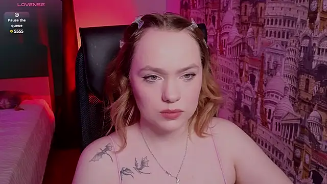 Snapshot of Kari_Lunna chatting on 02-08-25, 03:08 Kari Lunna online show from 02-08-25, 03:08