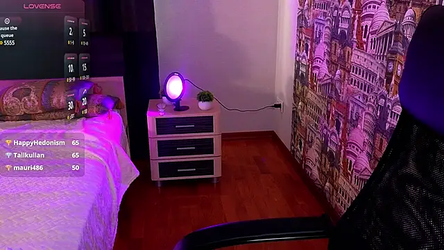 Snapshot of Kari_Lunna chatting on 02-22-25, 09:34 Kari Lunna online show from 02-22-25, 09:34