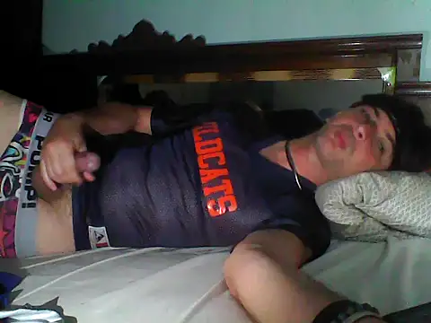 Snapshot of frank32love chatting on 10-18-25, 12:50 frank32love online show from 10-18-25, 12:50